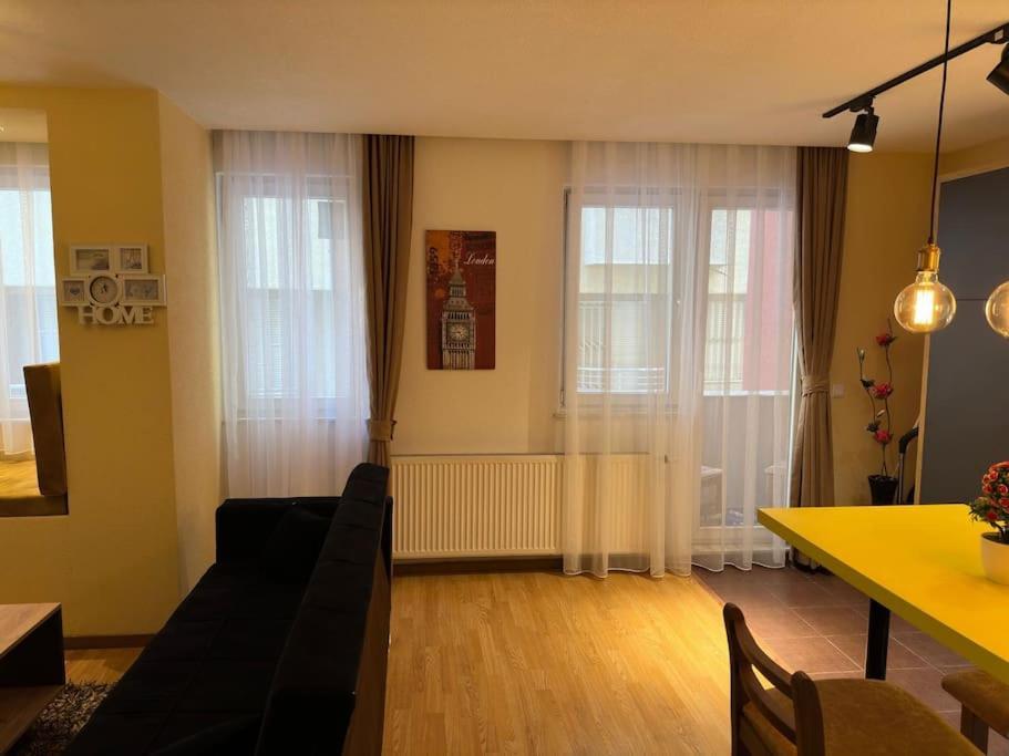 Ora-Prn,Peaceful Central Apartment Prisztina Zewnętrze zdjęcie
